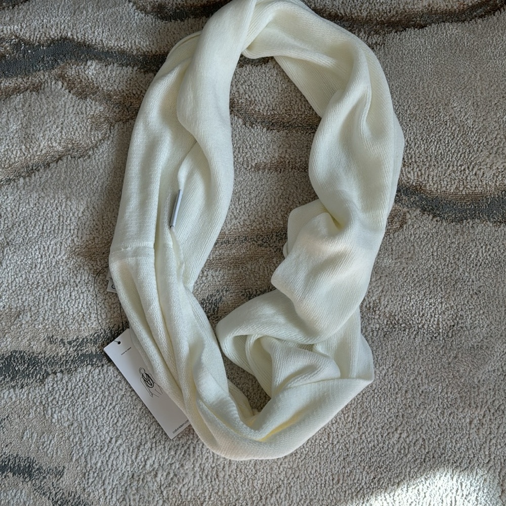 Calvin Klein infinity loop scarf ivory color NWT